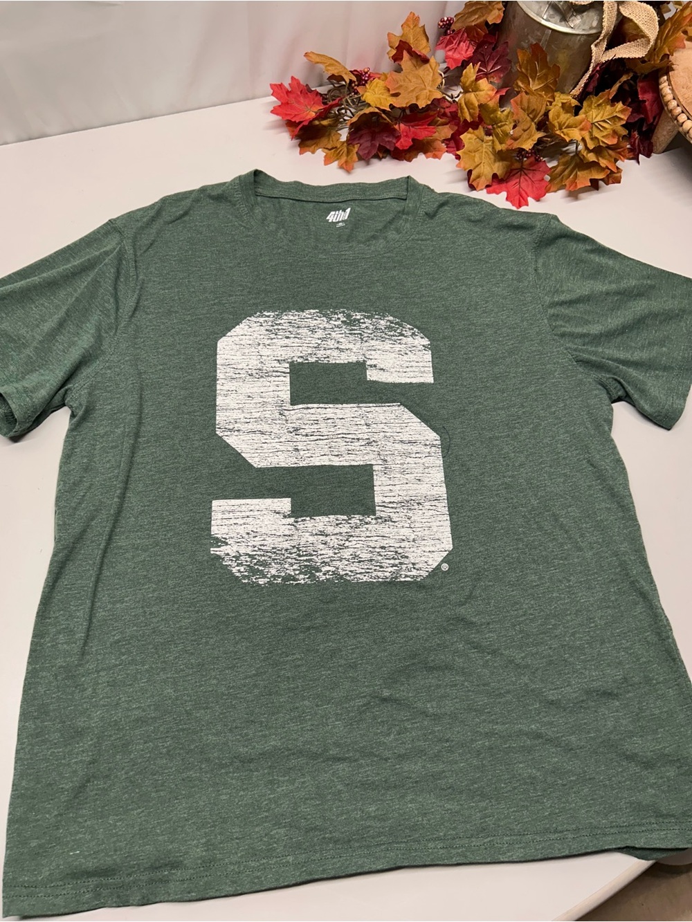 Men's Green Crewneck Graphic T-Shirt with White 'S'
